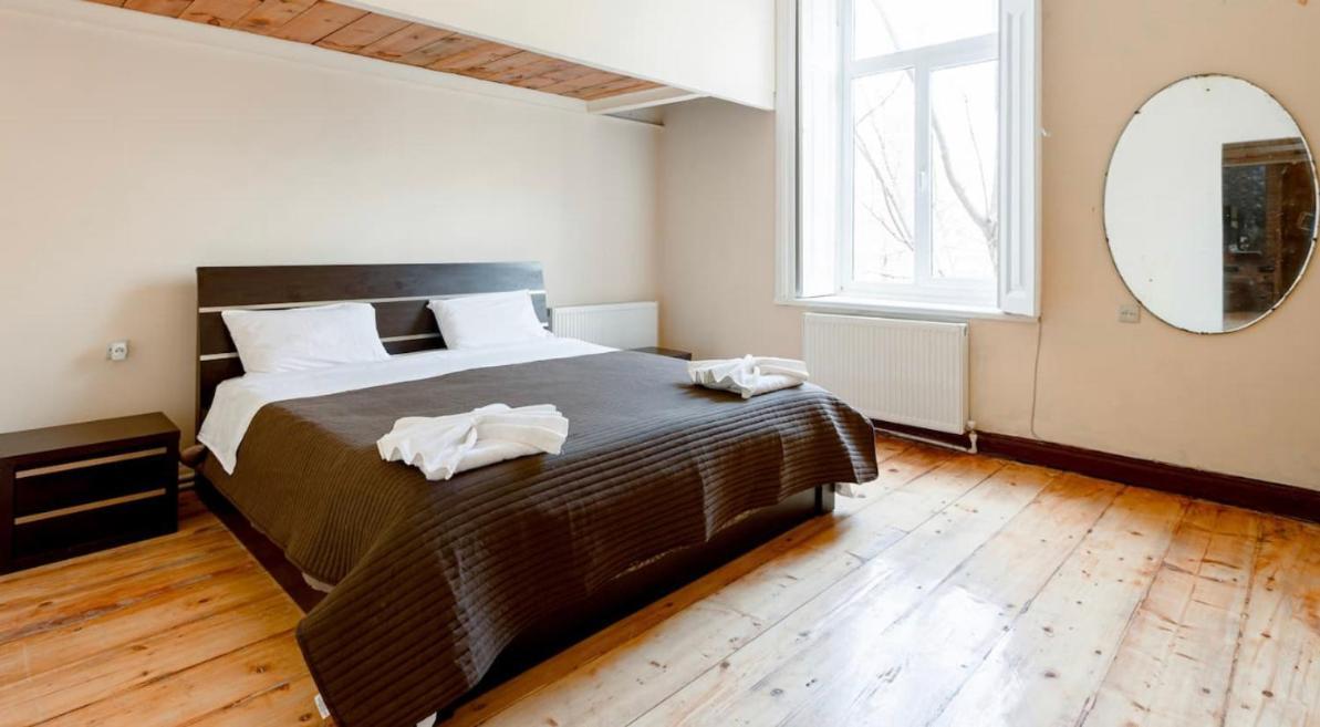 Lovely Dulcet Loft In Center Of Rustaveli Тбилиси Екстериор снимка