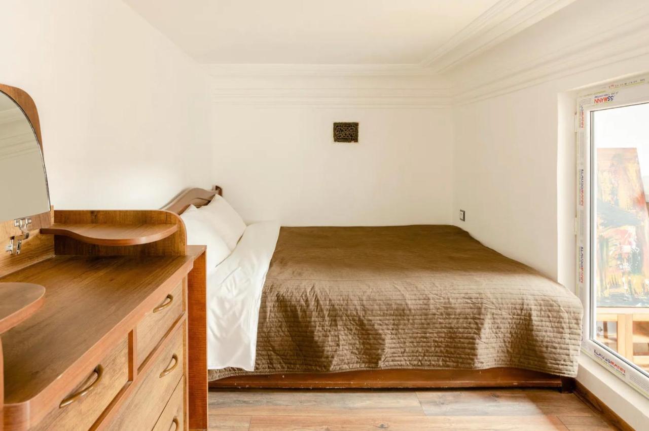 Lovely Dulcet Loft In Center Of Rustaveli Тбилиси Екстериор снимка
